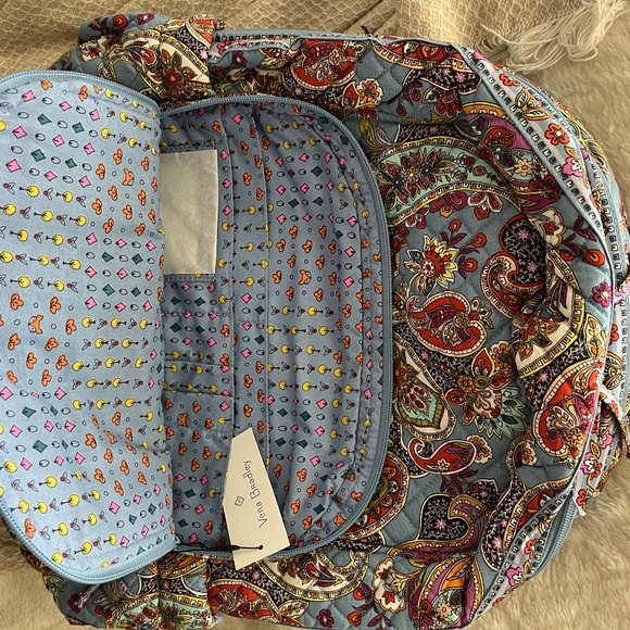 Brand new Vera Bradley book bag .multiple compartments . Great for school/travel main image 5